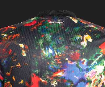 Tissu micro-mesh avec imprim&eacute; all-over floral et impression au col Oktoberfest