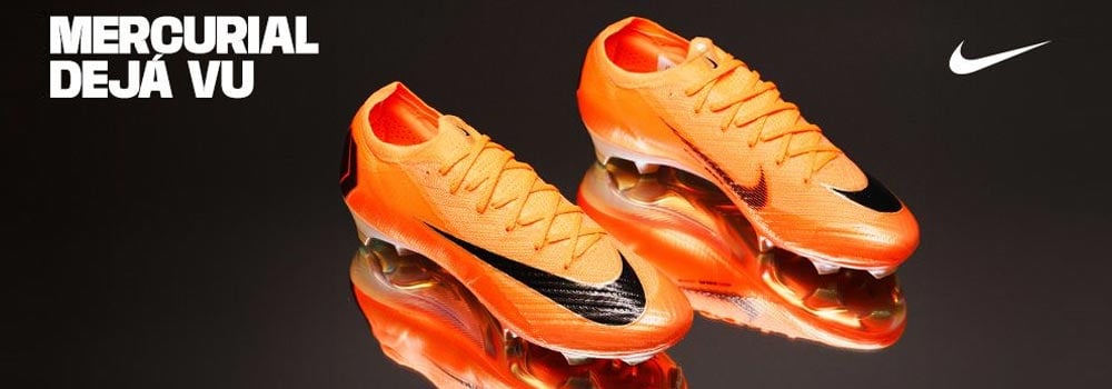 Nike Dej&aacute; Vu Special Edition Kampagnen-Banner mit dem Paar Nike Mercurial Vapor 16 Elite FG Boots in leuchtendem Orange mit glamor&ouml;sem Gold-Schimmer auf einer Spiegelfl&auml;che, die die Sohle reflektiert.