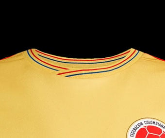 Ribbed round crewneck collar with blue and red accent lines, classic Colombia 1990 design detail