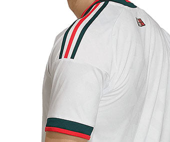 adidas 3-Stripes, Kragen und B&uuml;ndchen in Nationalfarben