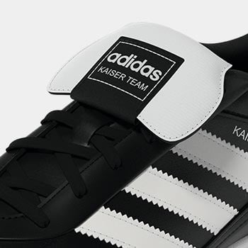 Closeup auf die Umschlagzunge mit wei&szlig;em Lining