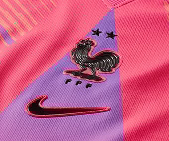 Logo de la f&eacute;d&eacute;ration FFF et Nike Swoosh en patchs tiss&eacute;s cousus
