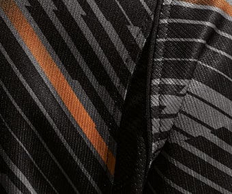 Inserts en mesh sur les c&ocirc;t&eacute;s et sous les bras pour la ventilation