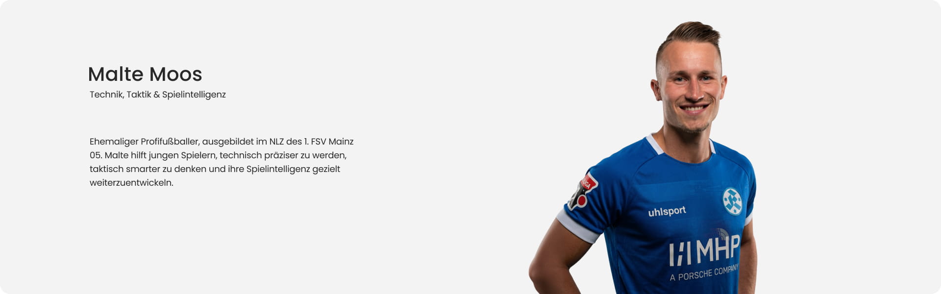 Malte Moos, former professional footballer trained at 1. FSV Mainz 05 academy, smiling in blue Uhlsport kit - Technique, tactics and football intelligence expert at 11teamsports Football Academy
