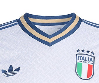 Fine historic pattern knit and beautiful v-shaped collar with blue and gold