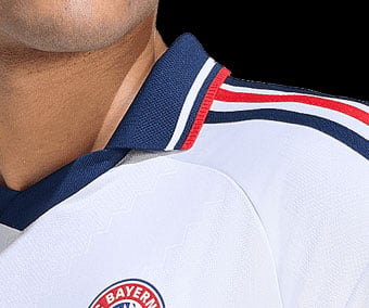 Retro fold-over collar with raglan cut and sewn-on 3-stripes in blue, red, blue