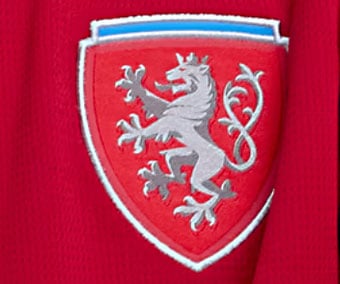 Aufgen&auml;hter Patch mit zweischw&auml;nzigem L&ouml;wen und gesticktem Speedcat