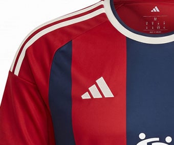 Embroidered adidas logo, round neck collar and raglan shoulders with 3-stripes