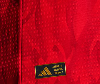 Graphic 3D knit texture with built-in pattern detail