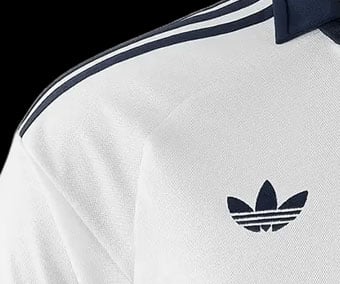 Adidas Trefoil-Logo gestickt, Raglanschnitt mit aufgen&auml;hten 3-Stripes