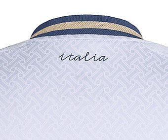 Italia as nice monogram printed in the neck