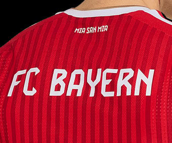 Mia san mia neck print and FC Bayern print on shoulders
