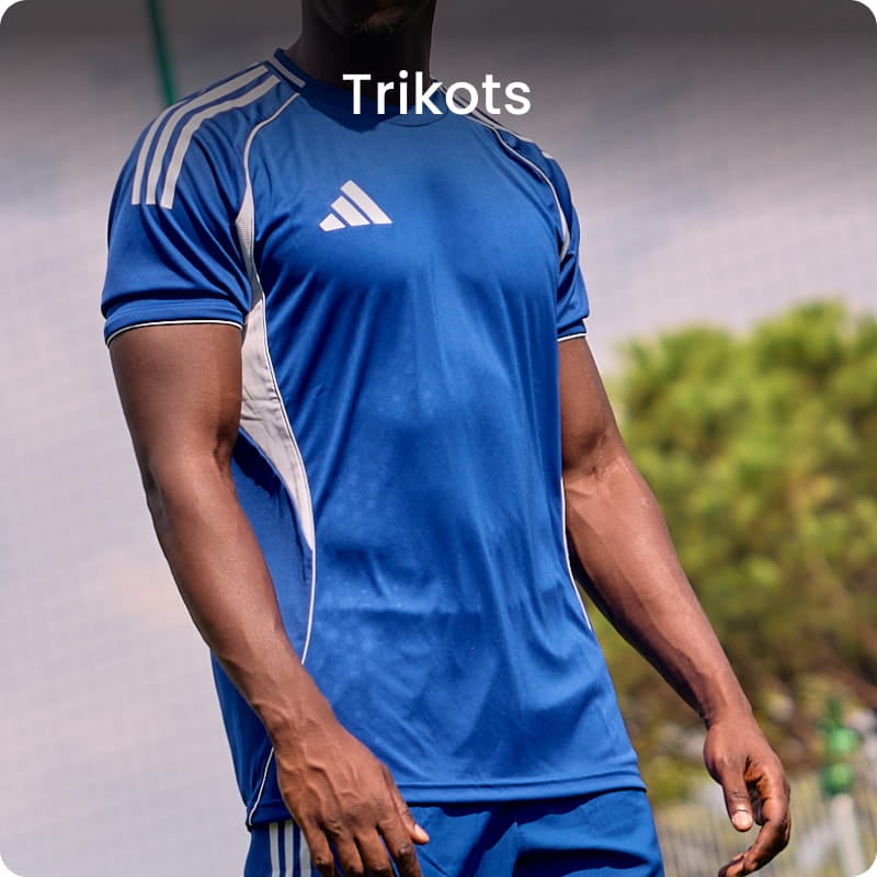 Football player in team jersey - Buy football kits at 11teamsports