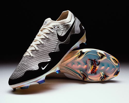 Nike x Patta Mercurial Vapor 16 Elite FG UNITE Edition &ndash; Sohlenansicht mit Color-Shift Aerotrak Plate und schwarze Patta Waves