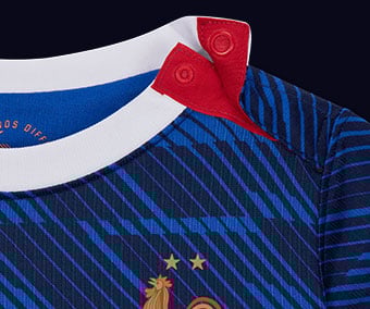 Tricot 3D haute technologie avec mesh et motifs int&eacute;gr&eacute;s + &eacute;tiquette Tricolore sur le poignet