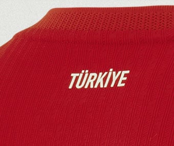 T&Uuml;RKIYE print on the neck