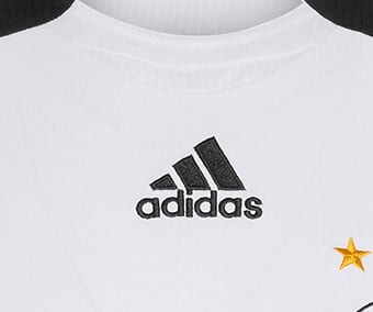 adidas Performance-Logo als Stickung auf dem DFB Bringback Home Trikot 2006