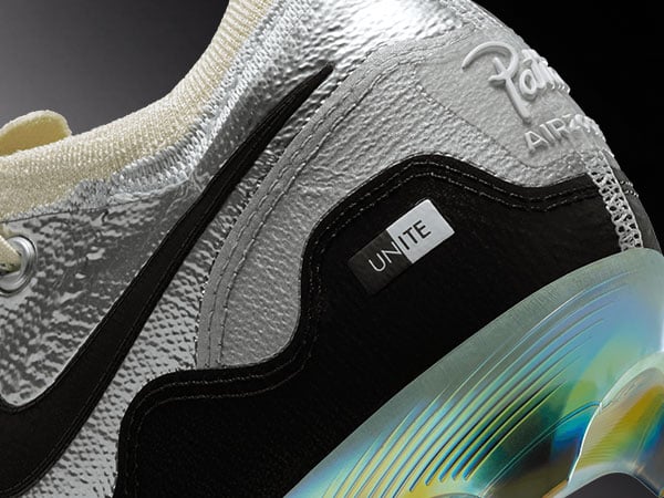 Nike x Patta Vapor 16 Pro Kids UNITE &ndash; detail view of heel of the left black boot with UNITE logo and Patta 3D font on heel