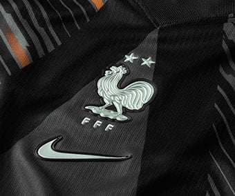 Logo de la f&eacute;d&eacute;ration FFF et Swoosh Nike en patchs tiss&eacute;s cousus