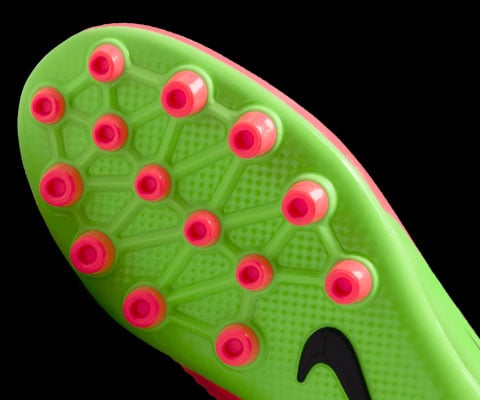 Closeup on front part of the classic AG sole with hollow studs and stabilisation grid