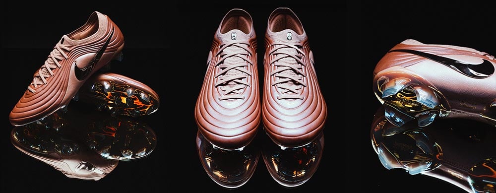 Dreieransicht von Studio-Shots der Limited Edition Nike Tiempo Maestro Elite FG First Launch Edition